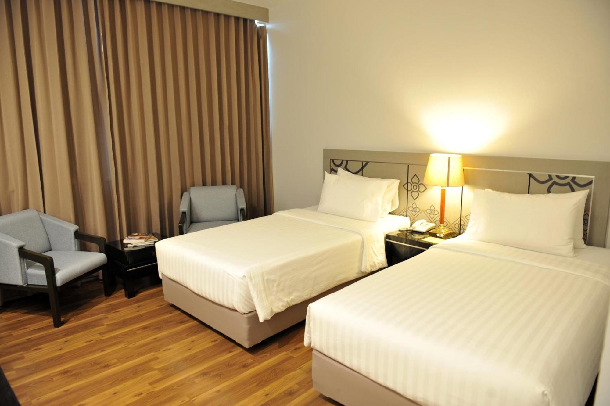 New Season Hotel Хат Яй Екстериор снимка