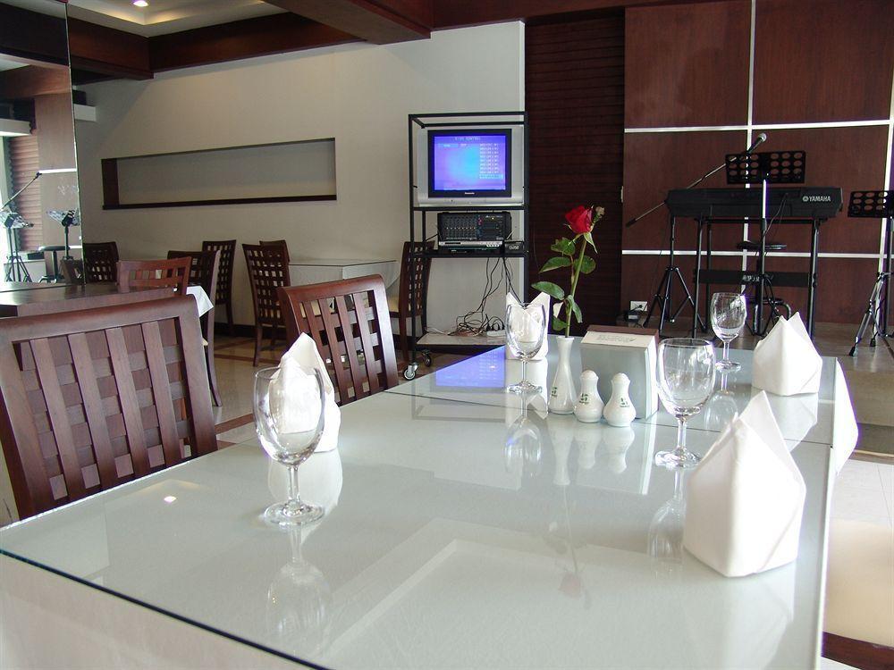 New Season Hotel Хат Яй Екстериор снимка
