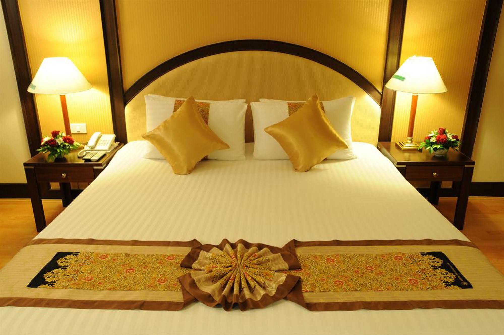 New Season Hotel Хат Яй Екстериор снимка