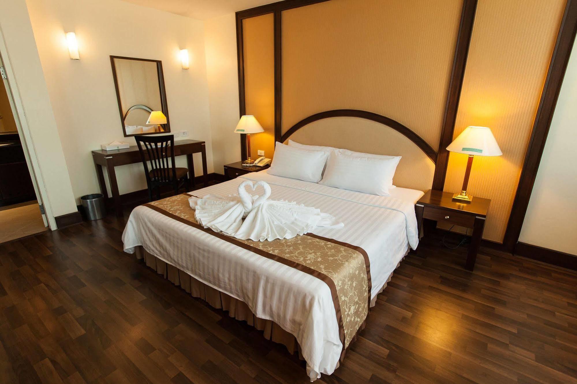 New Season Hotel Хат Яй Екстериор снимка