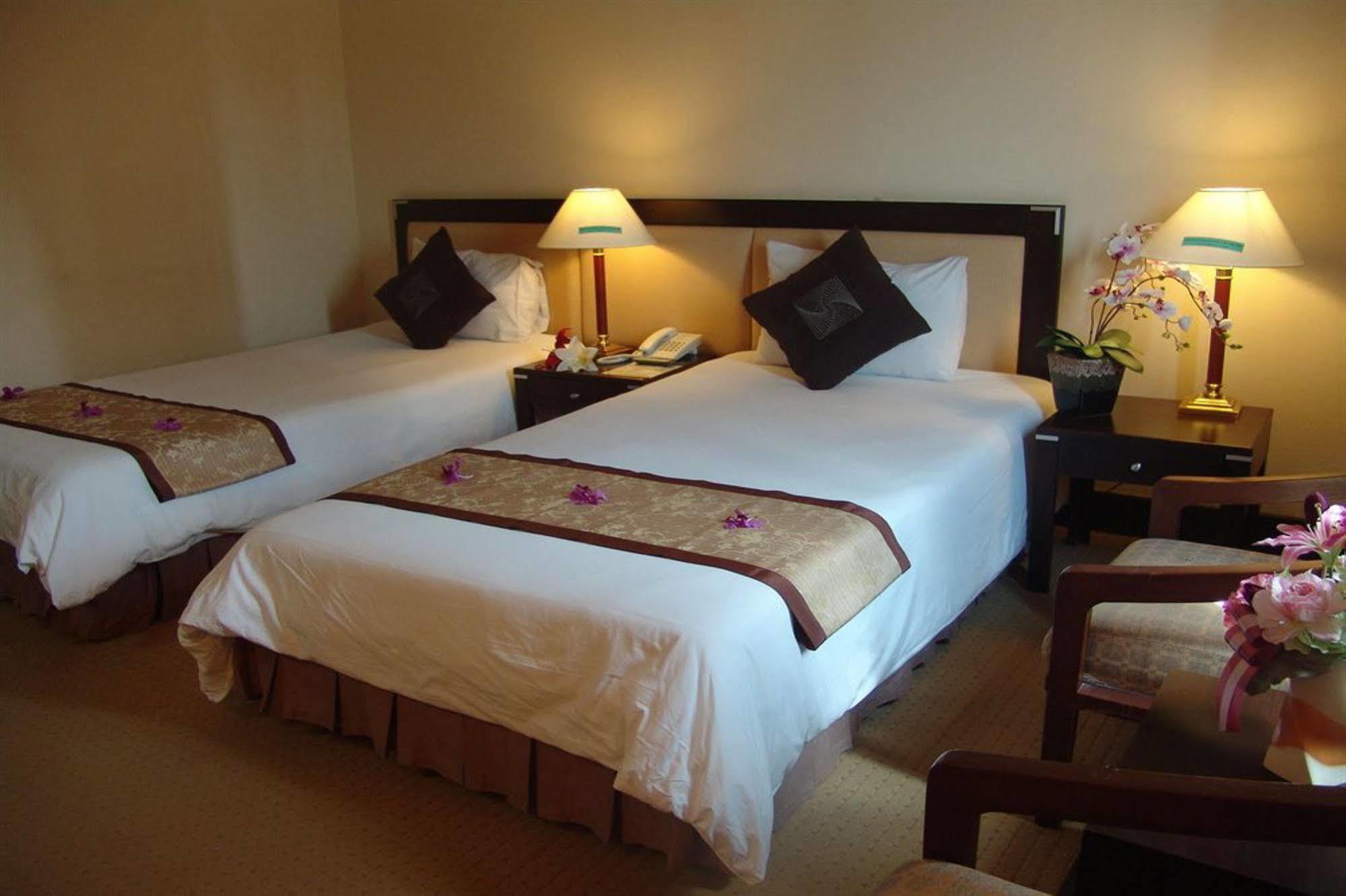 New Season Hotel Хат Яй Екстериор снимка