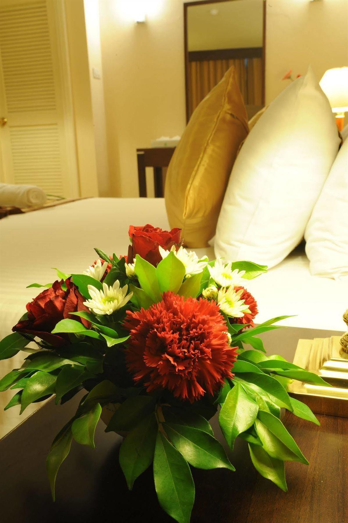 New Season Hotel Хат Яй Екстериор снимка